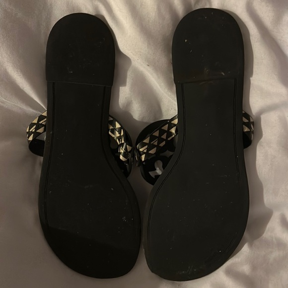 Tory Burch Sandals in Triangle Geo - Picture 4 of 5